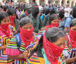 Con una concentración de miles de indígenas en cuatro municipios de Chiapas, el Ejército Zapatista de Liberación Nacional (EZLN) hizo acto de presencia en el escenario público a través de una marcha silenciosa que culminó en total calma. Coincidiendo con el 13 Baktun, fin del último ciclo de poco más de 5 mil años del calendario maya y del solsticio de invierno, este 21 de diciembre las bases de apoyo zapatistas tomaron simbólicamente las ciudades que en 1994, durante el conflicto armado, sitiaron con las fuerzas rebeldes.