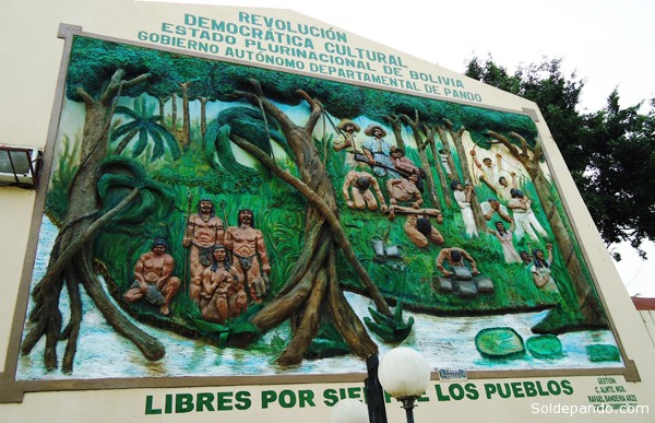 El artista cochabambino José Antonio Arnez Cabrera pintó este mural que narra la gesta del pueblo pandino. | Foto Silvia Antelo Aguilar