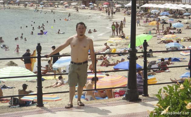 Sahonero exhibiéndose mientras vacacionaba en la exclusiva isla de Ibisa, España, en septiembre del 2011. | Foto Facebook de Wilson Remberto “Tony” Sahonero Ampuero