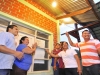 El gobernador Luis Flores llegó a la comunidad Londres, en el municipio de Filadelfia (provincia Manuripi), donde se inauguró la red ampliada de distribución eléctrica de media y baja tensión para dar luz permanente a 35 familias. | Foto Prensa GADP