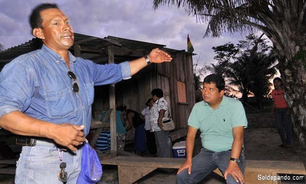 A través de su presidente Oscar Soliz Menacho, la comunidad de Villa mabari hizo saber al Gobernador sus necesidades habitacionales. | Foto Prensa GADP