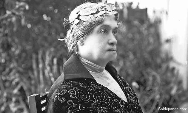 Adela Zamudio fue coronada en 1928, meses antes de fallecer. Su legado llegó al Congreso Feminista de 1936, en Cochabamba. | Foto Archivo