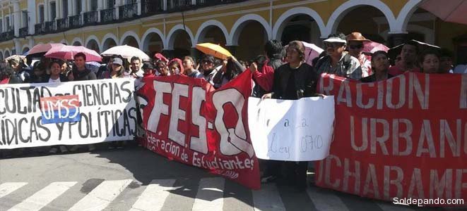 Diversos sectores del movimiento social se sumaron a las demandas estudianrtiles de San Simón.  | Foto FUL CBA