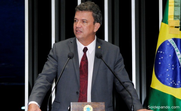 O senador acreano  Sérgio Petecão enviou uma Carta Denuncia Presidente da Comissão de Direitos Humanos de Parlamentares da União Interparlamentar no Equador, pedindo providencias sobre o caso do senador boliviano, Roger Pinto Molino, que se encontra exilado na Embaixada do Brasil em La Paz.