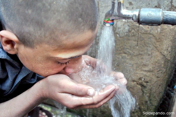 Las mejoras en los servicios de agua lograron proveer a 70 millones de nuevos usuarios desde el año 2000. A pesar de ello, aún existen millones de personas sin acceso a este derecho humano básico.