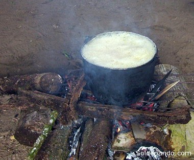 Preparación de ayahuasca en la región Loreto, Perú.