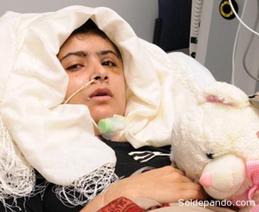 Malala Yousufzai debió someterse a varias operaciones para reconstruir su cráneo, luego que fue internada en el Hospital Reina Elizabeth de Birmingham, Inglaterra, donde fue atendida tras sufir el ataque taliban en octubre del 2102.