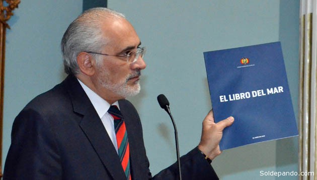 El ex presidente Carlos Mesa, Vocero de la Causa Marítima Boliviana, en la entrega del "Libro del Mar" el 17 de junio del pasado año. | Foto ABI