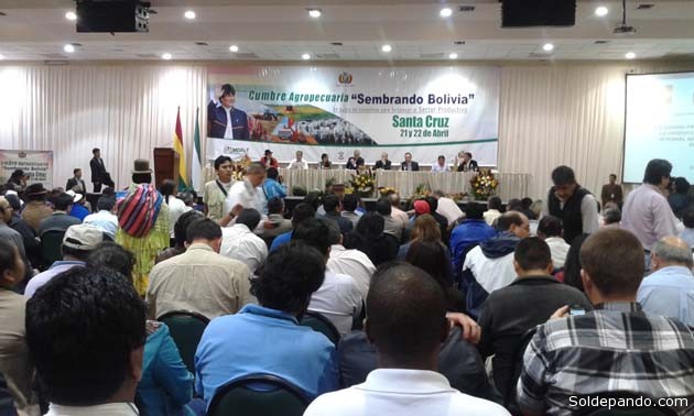 El presidente Evo Morales inauguró este martes la Cumbre Agropecuaria "Sembrando Bolivia" en la ciudad de Santa Cruz y pidió que el evento defina una agenda para subir el Producto Interno Bruto (PIB) agrícola y groindustrial a más de 10.000 millones de dólares hasta el año 2020. | Foto Sol de Pando